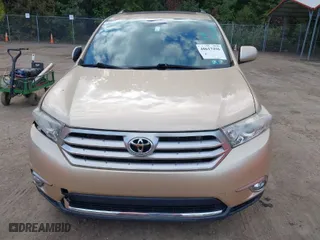 2011 Toyota Highlander with VIN 5TDBK3EH0BS057639, listed as a IAAI auction lot 40617496 with 94,093 mi miles. Bid and sale history available at carsss.com. Image 12.