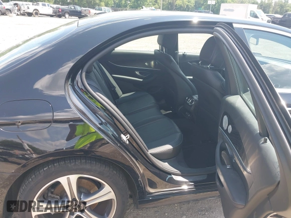 2018 Mercedes-Benz E 300 with VIN WDDZF4KB0JA394337, listed as a IAAI auction lot 42535687 with 40,509 mi miles and . Bid and sale history available at DreamBid. Image 8.