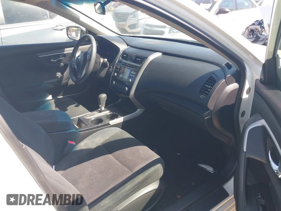 2015 Nissan Altima 2.5 SV with VIN 1N4AL3AP7FC168658, listed as a IAAI auction lot 42044500 with 185,968 mi miles. Bid and sale history available at carsss.com. Image 5.