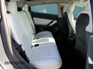 2022 Tesla Model Y Performance z VIN 7SAYGDEF1NF405329, wystawiony jako Copart lot #57249195 z przebiegiem 62 423 mil mil oraz Szkoda całkowita • Salvage title. Historia ofert i sprzedaży dostępna na DreamBid. Obrazek 11.