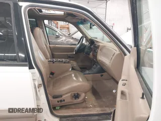 2000 Mercury Mountaineer z VIN 4M2ZU86P7YUJ40690, wystawiony jako IAAI lot #42367495 z przebiegiem 202 988 mil mil oraz . Historia ofert i sprzedaży dostępna na DreamBid. Obrazek 5.