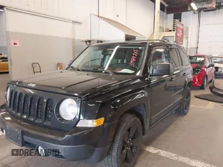 2014 Jeep Patriot Limited with VIN 1C4NJRCB4ED629085, listed as a IAAI auction lot 39414215 with 87,409 mi miles. Bid and sale history available at carsss.com. Image 2.
