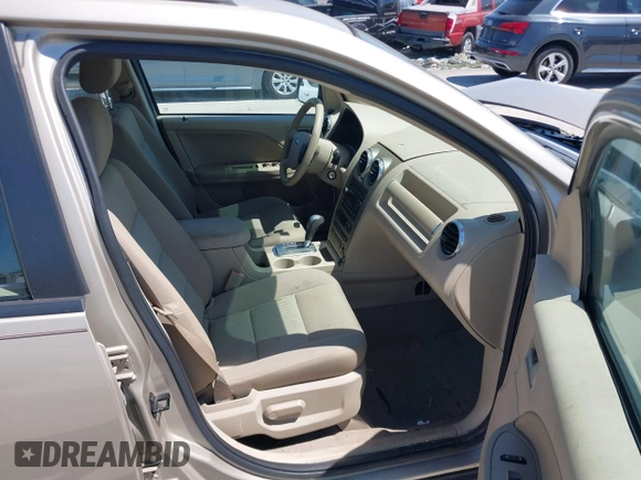 2005 Ford Freestyle SE z VIN 1FMZK01115GA63370, wystawiony jako IAAI lot #41882239 z przebiegiem 139 257 mil mil oraz . Historia ofert i sprzedaży dostępna na DreamBid. Obrazek 5.