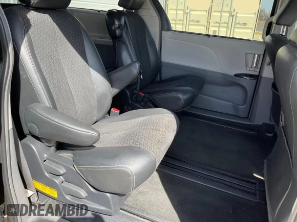 2014 Toyota Sienna SE with VIN 5TDXK3DC3ES441544, listed as a Copart auction lot 50452775 with 230,704 mi miles and Clean Title. Bid and sale history available at DreamBid. Image 6.