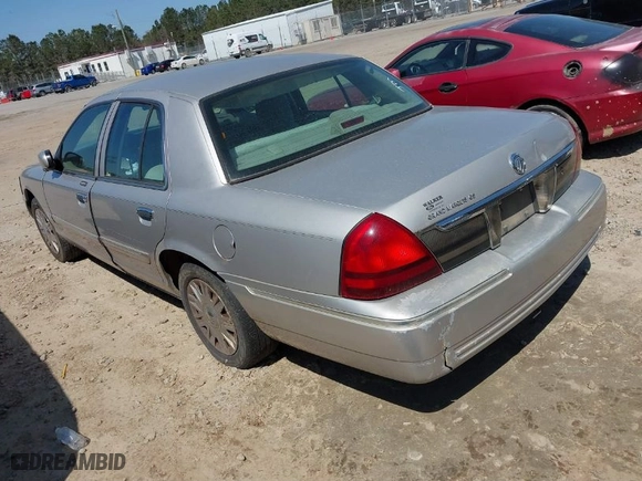 2007 Mercury Grand Marquis GS with VIN 2MEFM74V37X631638, listed as a IAAI auction lot 41800217 with NaN miles. Bid and sale history available at carsss.com. Image 3.