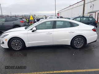 2020 Hyundai Sonata Hybrid Limited with VIN KMHL54JJ4LA015219, listed as a IAAI auction lot 41484462 with 32,725 mi miles. Bid and sale history available at carsss.com. Image 14.
