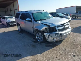 2011 Chevrolet Tahoe LT z VIN 1GNSKBE08BR188845, wystawiony jako IAAI lot #41968413 z przebiegiem 175 000 mil mil oraz . Historia ofert i sprzedaży dostępna na DreamBid. Obrazek 1.