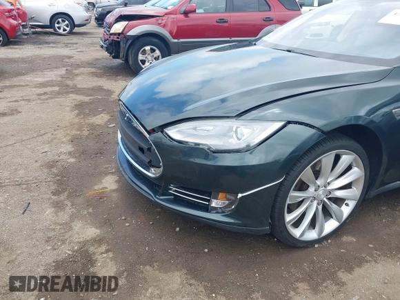 2013 Tesla Model S с VIN 5YJSA1DG9DFP06457, выставлен на аукционе IAAI как лот 42432903 с пробегом 108 007 миль миль и . История ставок и продаж доступна на DreamBid. Изображение 6.