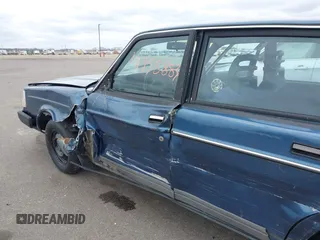 1990 Volvo 240 с VIN YV1AA8841L1423511, выставлен на аукционе IAAI как лот 41958883 с пробегом 216 943 миль миль и . История ставок и продаж доступна на DreamBid. Изображение 6.