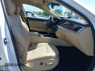 2016 Hyundai Genesis 3.8L z VIN KMHGN4JE2GU120592, wystawiony jako IAAI lot #42314558 z przebiegiem 106 533 mil mil oraz . Historia ofert i sprzedaży dostępna na DreamBid. Obrazek 5.