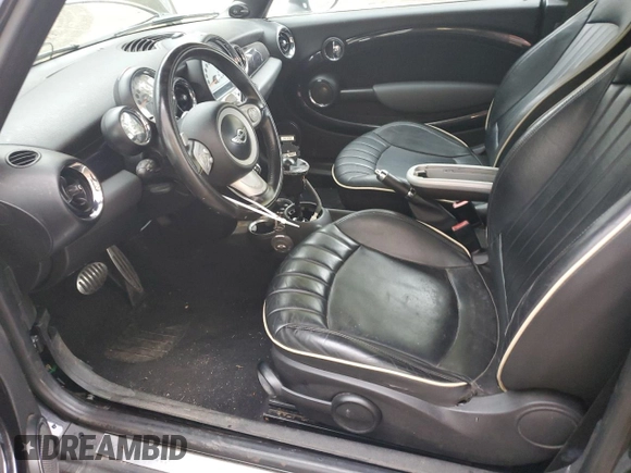 2010 MINI Convertible S с VIN WMWMS3C52ATY09453, выставлен на аукционе Copart как лот 88433535 с пробегом Не указан миль и На запчасти • Non repairable. История ставок и продаж доступна на DreamBid. Изображение 7.