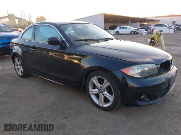 2013 BMW 1 Series 128i с VIN WBAUP9C53DVS95917, выставлен на аукционе IAAI как лот 41398338 с пробегом 52 160 миль миль и . История ставок и продаж доступна на DreamBid. Изображение 1.