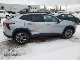 2025 Chevrolet Trax LT with VIN KL77LHE20SC084625, listed as a Copart auction lot 42224735 with 2,417 mi miles and Salvage Title. Bid and sale history available at carsss.com. Image 3.