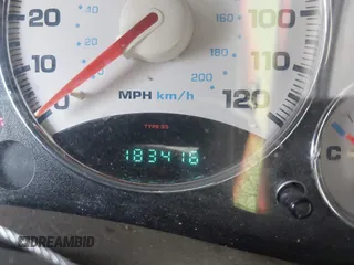 2002 Jeep Liberty Limited z VIN 1J4GL58KX2W339237, wystawiony jako IAAI lot #42284526 z przebiegiem 183 416 mil mil oraz . Historia ofert i sprzedaży dostępna na DreamBid. Obrazek 15.
