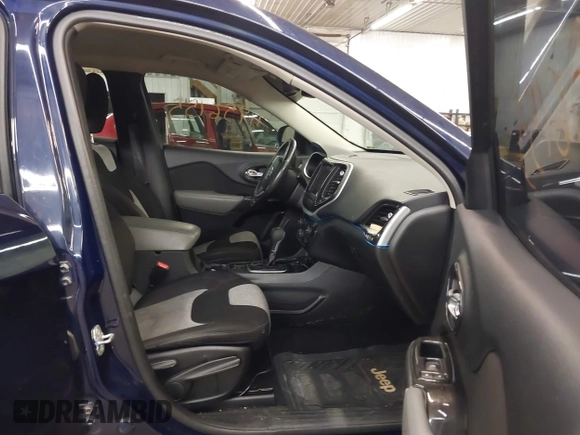 2014 Jeep Cherokee Latitude with VIN 1C4PJMCS9EW190255, listed as a IAAI auction lot 41956155 with 220,265 mi miles. Bid and sale history available at carsss.com. Image 5.