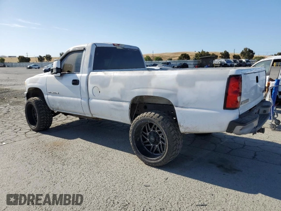 2002 GMC Sierra 2500HD SLE z VIN 1GTHC24G22E267031, wystawiony jako Copart lot #58606335 z przebiegiem Nie podano mil oraz Szkoda całkowita • Salvage title. Historia ofert i sprzedaży dostępna na DreamBid. Obrazek 2.