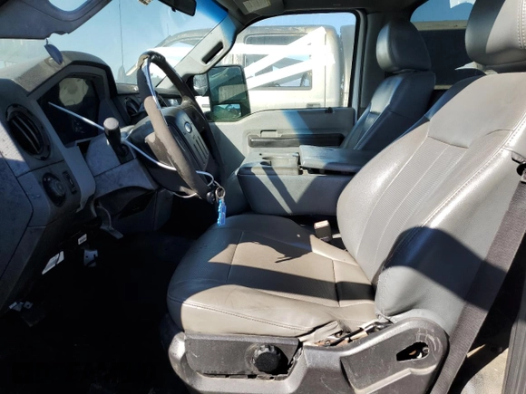 2011 Ford F-250 XL with VIN 1FDBF2A6XBEC36534, listed as a Copart auction lot 73256404 with 302,376 mi miles and Clean title. Bid and sale history available at DreamBid. Image 7.