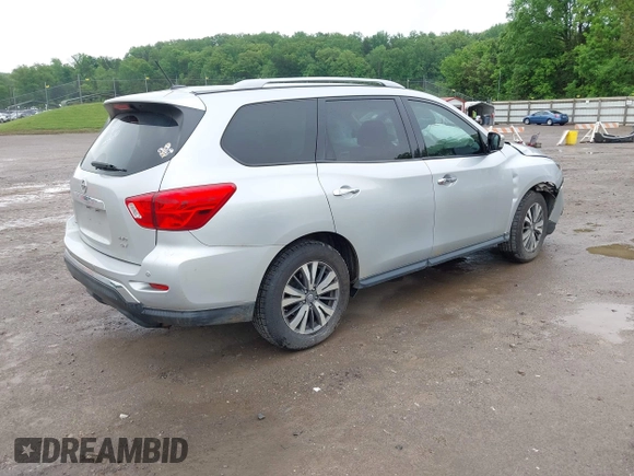 2018 Nissan Pathfinder S z VIN 5N1DR2MM8JC602270, wystawiony jako IAAI lot #42118978 z przebiegiem 114 854 mil mil oraz . Historia ofert i sprzedaży dostępna na DreamBid. Obrazek 4.