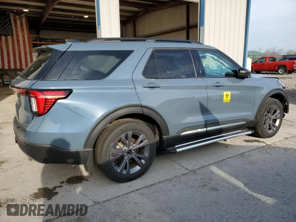 2025 Ford Explorer Active with VIN 1FMUK8DH1SGA42144, listed as a Copart auction lot 49801365 with 3,239 mi miles and Salvage Title. Bid and sale history available at carsss.com. Image 3.