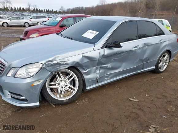 2013 Mercedes-Benz E-Class E 350 Luxury with VIN WDDHF8JB5DA678944, listed as a IAAI auction lot 41208242 with 101,834 mi miles. Bid and sale history available at carsss.com. Image 6.