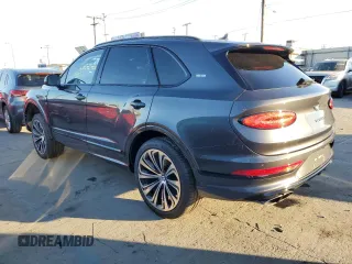 2021 Bentley Bentayga V8 z VIN SJAAM2ZV9MC032759, wystawiony jako Copart lot #81136944 z przebiegiem 49 426 mil mil oraz Czysty tytuł • Clean title. Historia ofert i sprzedaży dostępna na DreamBid. Obrazek 2.