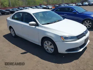 2013 Volkswagen Jetta SE z VIN 3VWDP7AJXDM207119, wystawiony jako IAAI lot #42155020 z przebiegiem 144 836 mil mil oraz . Historia ofert i sprzedaży dostępna na DreamBid. Obrazek 1.