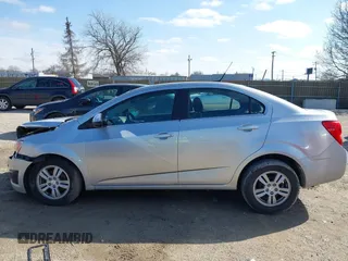 2014 Chevrolet Sonic LT с VIN 1G1JC5SH4E4152805, выставлен на аукционе IAAI как лот 41923555 с пробегом 180 068 миль миль и . История ставок и продаж доступна на DreamBid. Изображение 14.