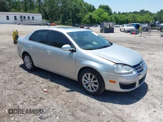 2010 Volkswagen Jetta Limited Edition z VIN 3VWRX7AJ1AM099362, wystawiony jako IAAI lot #42318046 z przebiegiem 264 425 mil mil oraz . Historia ofert i sprzedaży dostępna na DreamBid. Obrazek 1.