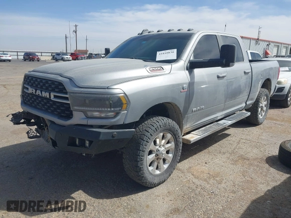 2022 Ram 2500 Big Horn z VIN 3C6UR5DL1NG178793, wystawiony jako IAAI lot #41810830 z przebiegiem 76 551 mil mil oraz . Historia ofert i sprzedaży dostępna na DreamBid. Obrazek 2.