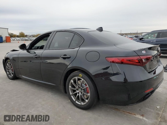 2023 Alfa Romeo Giulia Veloce z VIN ZARFAMBN7P7669364, wystawiony jako Copart lot #84547514 z przebiegiem Nie podano mil oraz Szkody całkowita. Historia ofert i sprzedaży dostępna na DreamBid. Obrazek 2.