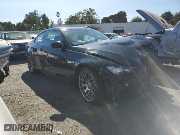 2012 BMW M3 z VIN WBSKG9C5XCE798197, wystawiony jako Copart lot #67197024 z przebiegiem Nie podano mil oraz Szkoda całkowita • Salvage title. Historia ofert i sprzedaży dostępna na DreamBid. Obrazek 4.