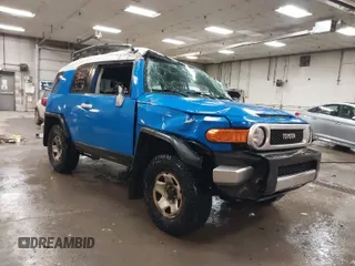 2007 Toyota FJ Cruiser with VIN JTEBU11F770059770, listed as a IAAI auction lot 41663227 with 226,008 mi miles. Bid and sale history available at carsss.com. Image 1.