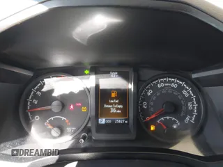 2021 Toyota Tacoma SR z VIN 5TFAX5GN0MX193133, wystawiony jako IAAI lot #41758415 z przebiegiem 25 827 mil mil oraz . Historia ofert i sprzedaży dostępna na DreamBid. Obrazek 7.