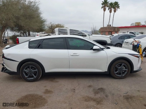 2025 Kia K4 LXS with VIN 3KPFT4DE5SE019104, listed as a IAAI auction lot 41540171 with 3,831 mi miles. Bid and sale history available at carsss.com. Image 13.