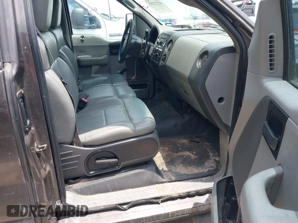 2005 Ford F-150 XL z VIN 1FTRF12W15KB89802, wystawiony jako IAAI lot #42273187 z przebiegiem 227 348 mil mil oraz . Historia ofert i sprzedaży dostępna na DreamBid. Obrazek 5.