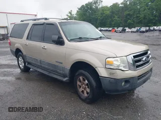 2007 Ford Expedition Max XLT z VIN 1FMFK165X7LA17745, wystawiony jako IAAI lot #42127365 z przebiegiem Nie podano mil oraz . Historia ofert i sprzedaży dostępna na DreamBid. Obrazek 1.