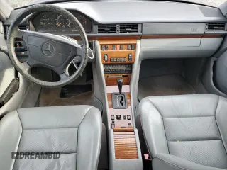 1993 Mercedes-Benz E Class with VIN WDBEA32EXPB907462, listed as a Copart auction lot 50077925 with 293,487 mi miles and Salvage Title. Bid and sale history available at carsss.com. Image 8.