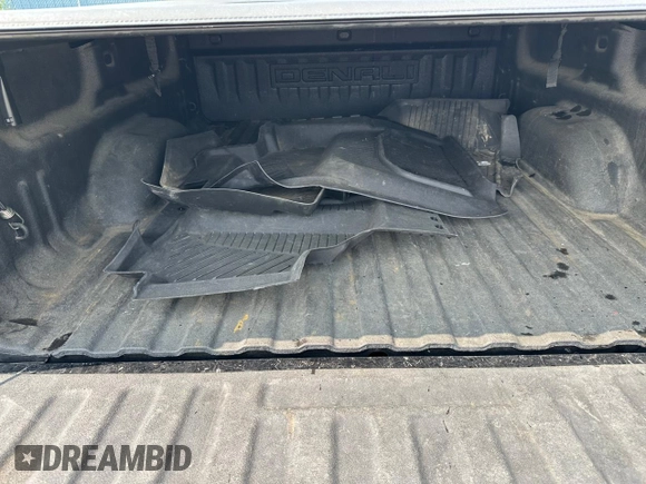 2018 GMC Sierra 1500 Denali z VIN 3GTU2PEJXJG171695, wystawiony jako Copart lot #59631005 z przebiegiem 226 029 mil mil oraz Czysty tytuł • Clean title. Historia ofert i sprzedaży dostępna na DreamBid. Obrazek 11.