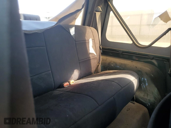 2001 Jeep Wrangler SE with VIN 1J4FA29P71P329199, listed as a Copart auction lot 48144035 with 114,904 mi miles and Salvage Title. Bid and sale history available at carsss.com. Image 10.