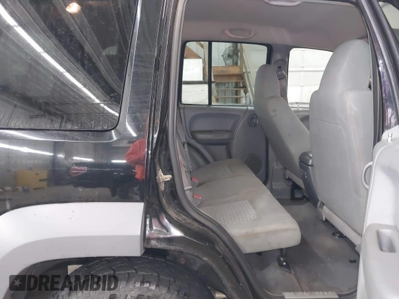 2005 Jeep Liberty Sport with VIN 1J4GL48K75W508905, listed as a IAAI auction lot 41933919 with 203,514 mi miles. Bid and sale history available at carsss.com. Image 8.