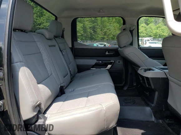 2024 Toyota Tundra Limited z VIN 5TFJA5DB2RX153316, wystawiony jako Copart lot #60074415 z przebiegiem 19 592 mil mil oraz Szkoda całkowita • Salvage title. Historia ofert i sprzedaży dostępna na DreamBid. Obrazek 10.