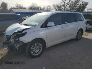 2016 Toyota Sienna XLE with VIN 5TDYK3DC6GS701880, listed as a Copart auction lot 82774484 with 198,538 mi miles and Salvage Title. Bid and sale history available at carsss.com. Image 1.