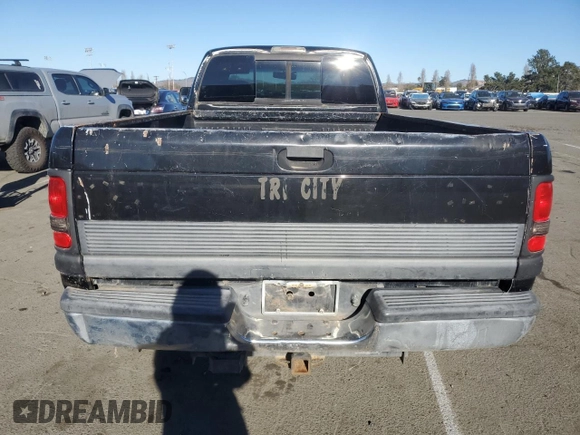 1999 Dodge 2500 z VIN 1B7KC23W5XJ601419, wystawiony jako Copart lot #42027185 z przebiegiem 183 398 mil mil oraz Czysty tytuł • Clean title. Historia ofert i sprzedaży dostępna na DreamBid. Obrazek 6.