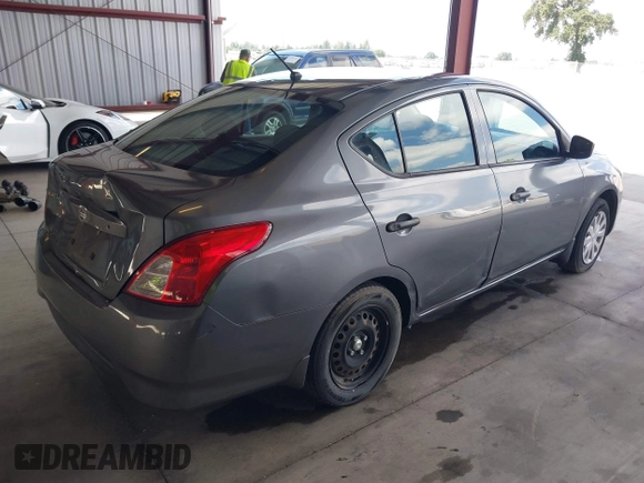 2016 Nissan Versa S z VIN 3N1CN7AP4GL902783, wystawiony jako IAAI lot #42128197 z przebiegiem 116 847 mil mil oraz . Historia ofert i sprzedaży dostępna na DreamBid. Obrazek 4.