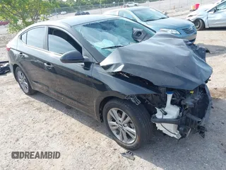 2017 Hyundai Elantra SE z VIN KMHD84LF8HU412782, wystawiony jako IAAI lot #42379442 z przebiegiem 84 274 mil mil oraz . Historia ofert i sprzedaży dostępna na DreamBid. Obrazek 1.