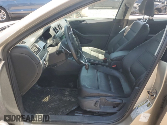 2013 Volkswagen Jetta SE z VIN 3VWDP7AJ8DM266802, wystawiony jako Copart lot #56067515 z przebiegiem 73 545 mil mil oraz Szkoda całkowita • Salvage title. Historia ofert i sprzedaży dostępna na DreamBid. Obrazek 7.