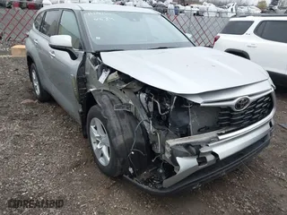 2021 Toyota Highlander L with VIN 5TDBZRBH0MS102634, listed as a IAAI auction lot 40912495 with 27,376 mi miles. Bid and sale history available at carsss.com. Image 1.