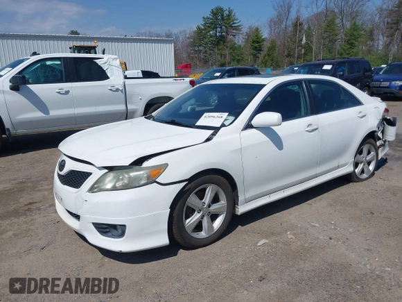 2011 Toyota Camry LE z VIN 4T1BF3EK0BU592218, wystawiony jako IAAI lot #42096268 z przebiegiem 121 132 mil mil oraz . Historia ofert i sprzedaży dostępna na DreamBid. Obrazek 2.