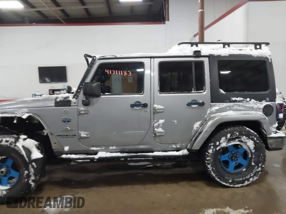 2013 Jeep Wrangler Unlimited Sport z VIN 1C4BJWDG3DL628784, wystawiony jako IAAI lot #41311183 z przebiegiem 125 118 mil mil oraz . Historia ofert i sprzedaży dostępna na DreamBid. Obrazek 14.