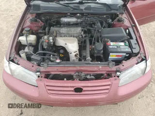 1998 Toyota Camry LE z VIN JT2BG22K6W0179063, wystawiony jako Copart lot #56998295 z przebiegiem 251 129 mil mil oraz Szkoda całkowita • Salvage title. Historia ofert i sprzedaży dostępna na DreamBid. Obrazek 11.